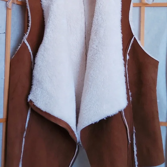 Faux leather fur lined Zip-up vest Jacket by Nameless size Medium (NWOTS) - Picture 10 of 10